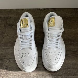 Air Jordan 1 Low White Metallic Gold